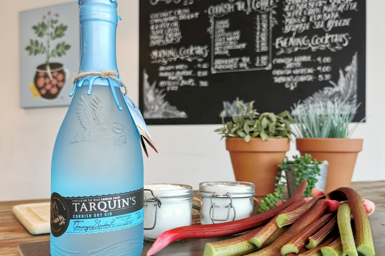 How to make rhubarb gin